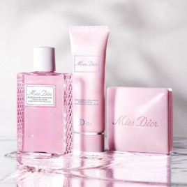 Miss Dior | Crème de rose onctueuse pour les mains